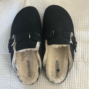 Esprit slip on black slippers with fuzzy interior
